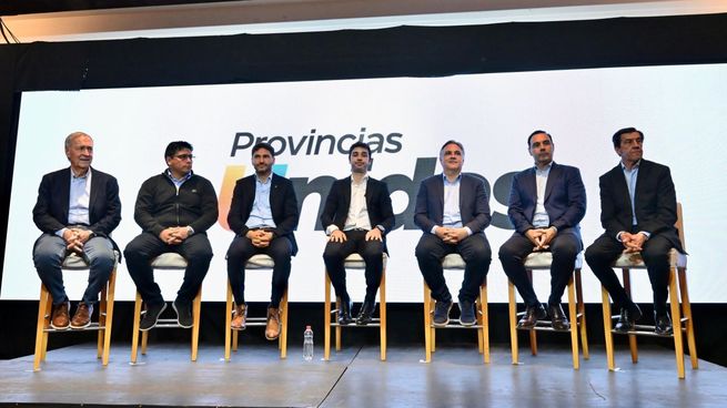 Los seis gobernadores de Provincias Unidas y Juan Schiaretti en Chubut.