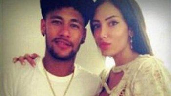 exnovia de neymar cayo con una lomborghini dentro de una pileta por usar tacos altos