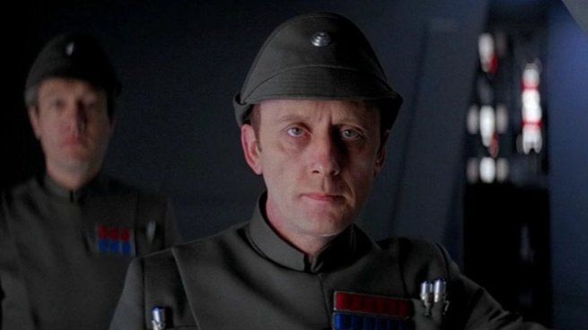 Kenneth Colley como el&nbsp; almirante Piett en Star Wars.