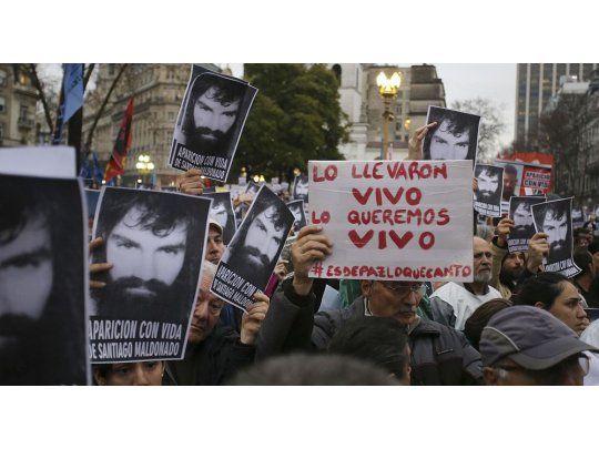 La marcha en la Plaza de Mayo para reclamar la aparición con vida de Santiago Maldonado.