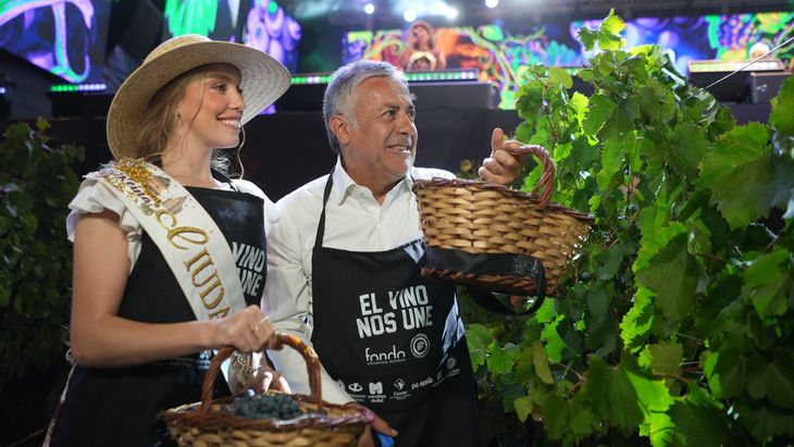 Por primera vez en la historia, el gobernador no estará presente en la coronación de la nueva reina nacional. Por primera vez en la historia, el gobernador no estará presente en la coronación de la nueva reina nacional.
