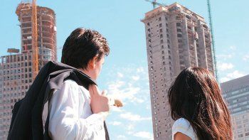 El mercado inmobiliario tiene hoy precios muy bajos en dólares. Y es una oportunidad para invertir.