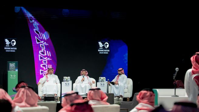 La Federación Saudí de Fútbol junto al príncipe heredero al trono Mohammed bin Salman bin Abdulaziz Al Saud presentaron un ambicioso proyecto que tendrá una ciudad nueva y 15 estadios para la candidatura del Mundial 2034.