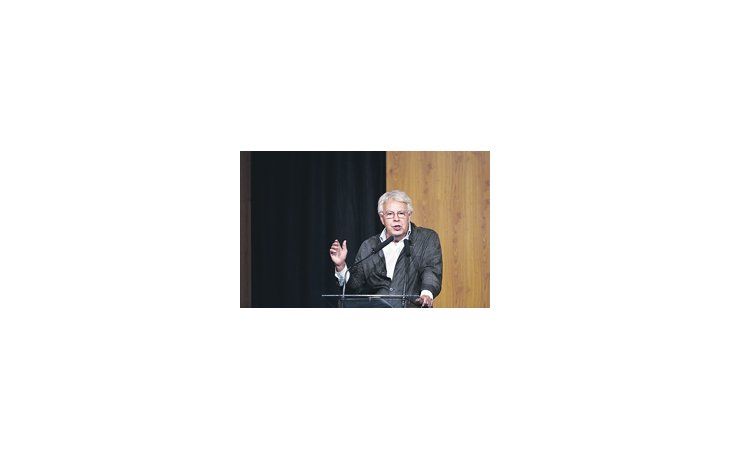 El expresidente del Gobierno español Felipe González fue duro contra el manejo de la crisis europea y la gestión de Rajoy. Lo hizo en una cumbre en México DF organizada por el millonario Slim.