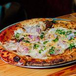 La Casa Blanca de Habana recupera el espíritu de la pizzería de culto que marcó a varias generaciones. La Casa Blanca de Habana recupera el espíritu de la pizzería de culto que marcó a varias generaciones.