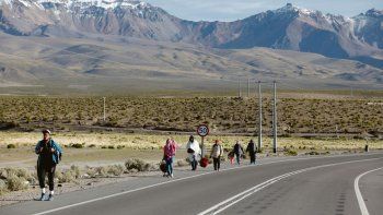 DERIVA. Miles de personas sin papeles llegan a pie desde Bolivia con lo puesto.&nbsp;
