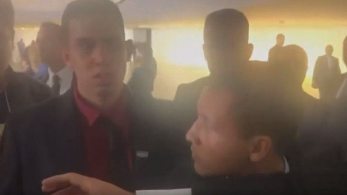 Custodians of Nicolás Maduro beat journalists at the Unasur summit
