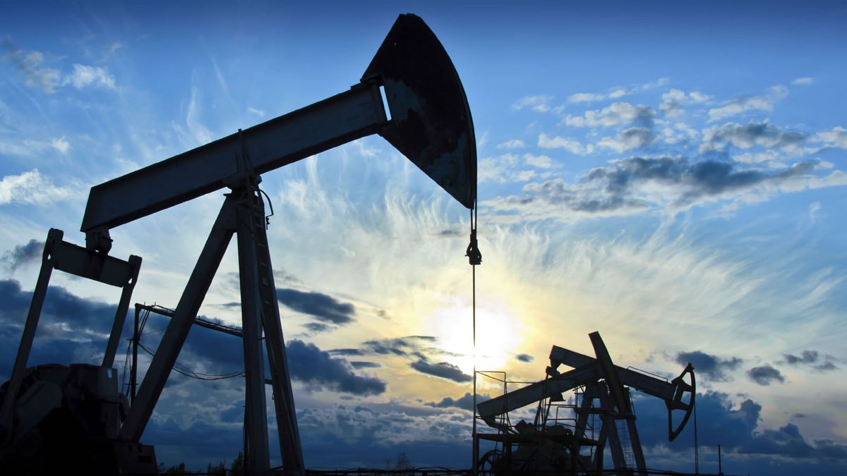 Irán reabrió completamente el estrecho de Ormuz y el petróleo se derrumbó  un 10%