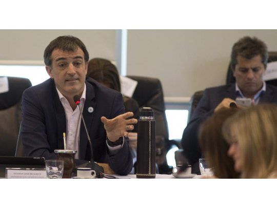 El ministro de Educación, Esteban Bullrich, recordó que otro tipo de evaluaciones se hacían cada tres años y que desde la llegada de Cambiemos al Gobierno se pretenden hacer anualmente. Hay que trabajar en conjunto para entender que hay que llegar a soluciones individuales, resumió el funcionario.