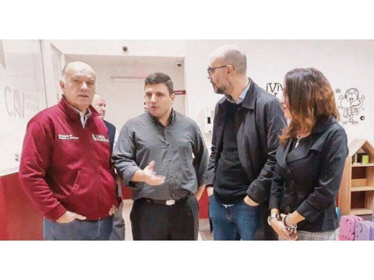 Cumbre. Néstor Grindetti visitó ayer un Centro de Atención Vecinal y mañana será anfitrión de Jorge Macri, Gladys González y Esteban Bullrich, el verdugo de Cristina de Kirchner en las legislativas 2017.
