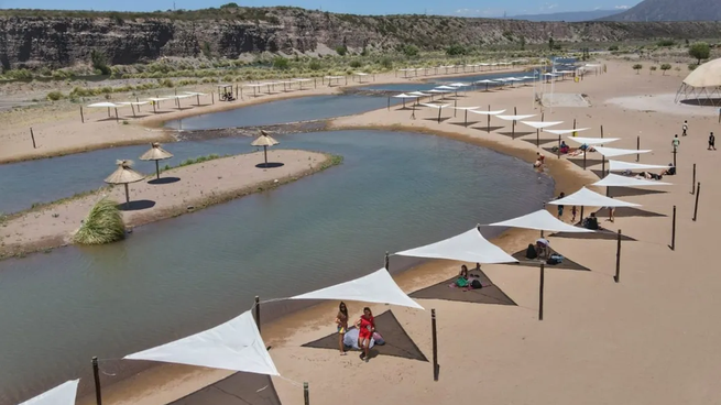 Mendoza ofrece playas que presentan aguas turquesas que sorprenden por su belleza y pureza.