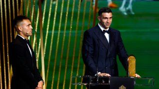 Lautaro Martínez y DIbu Martínez en los premios de Balón de Oro