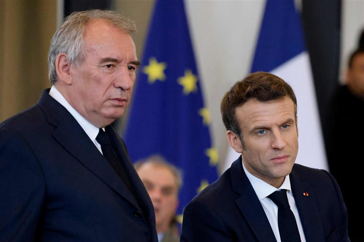 François Bayrou (izquierda), de 73 años, es un aliado de centroderecha clave de Emmanuel Macron desde su llegada al poder en 2017.