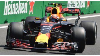 Red Bull lideró los libres en Azerbaiyán.