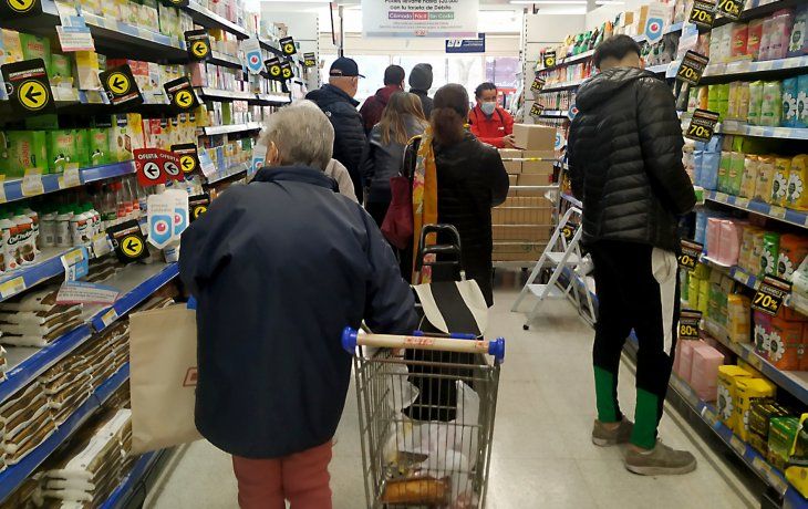 el consumo masivo cayo en mayo (con marcada brecha entre los canales de venta)