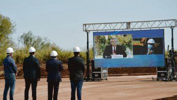 Virtual. El Presidente durante el anuncio de obras viales para Misiones.