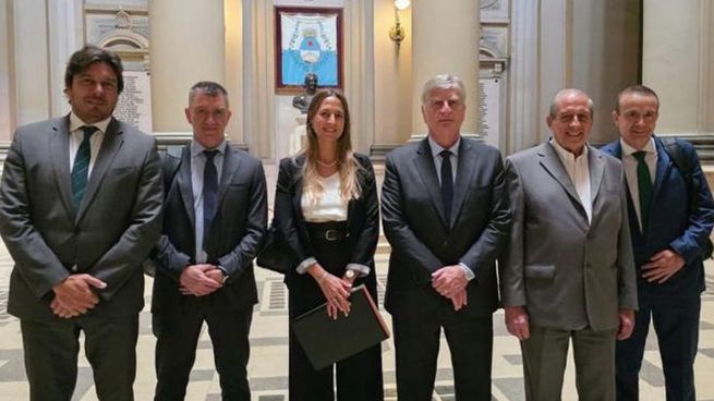 El gobernador Sergio Ziliotto encabezó la delegación pampeana.