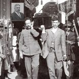 Es asesinado por el huertismo, en 1913, el revolucionario maderista, Abraham González. Es asesinado por el huertismo, en 1913, el revolucionario maderista, Abraham González.