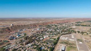 El nuevo modelo de vida en Añelo busca conectar las distintas piezas del desarrollo: una empresa se instala en el parque industrial, aloja a su personal en el complejo residencial y deportivo y accede a servicios comerciales y gastronómicos. El nuevo modelo de vida en Añelo busca conectar las distintas piezas del desarrollo: una empresa se instala en el parque industrial, aloja a su personal en el complejo residencial y deportivo y accede a servicios comerciales y gastronómicos.