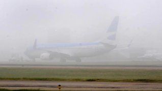 Ezeiza debió reprogramar vuelos por la escasa visibilidad 