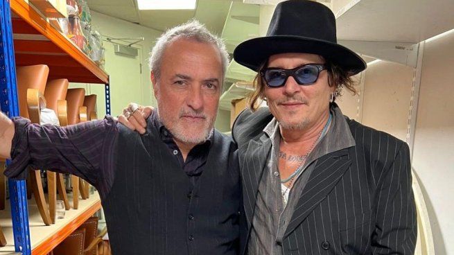 Corcho Rodríguez junto a Johnny Depp.