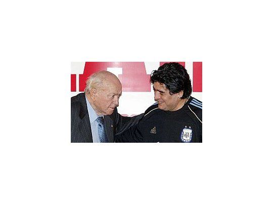 Maradona y Di Stéfano ingresaron al salón de la fama.