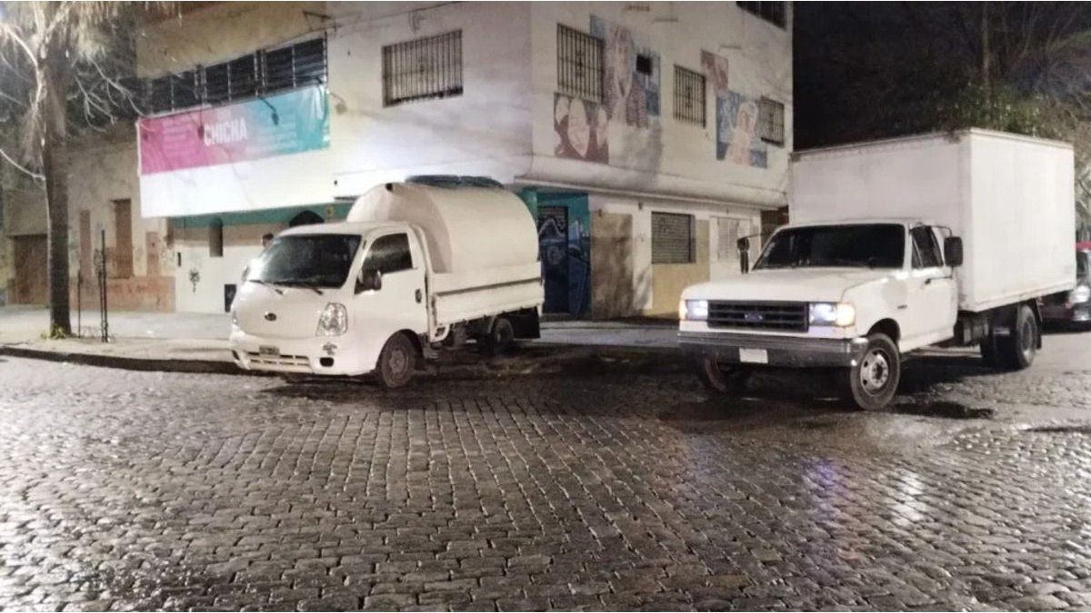 Video: They set up a movie scene in La Plata and used a storm truck to steal underground cables