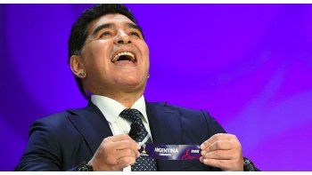 Maradona será asistente durante el sorteo.