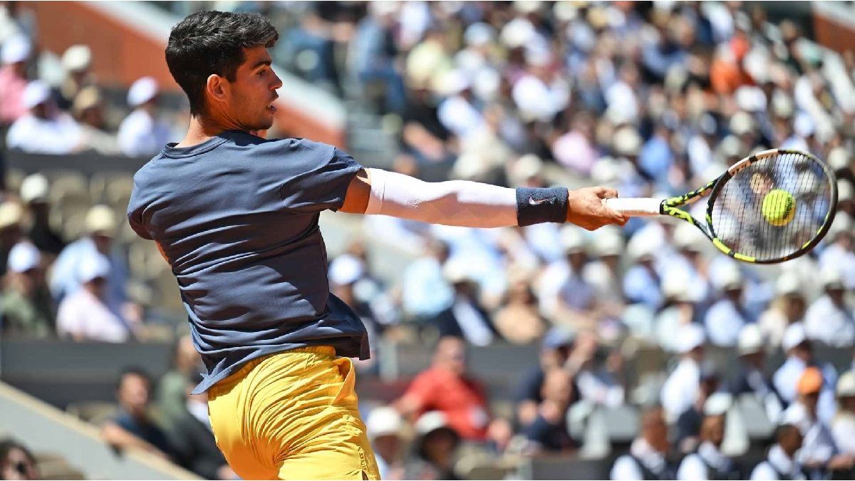 Carlos Alcaraz defeated Sinner in 5 sets and advanced to his first Roland Garros final