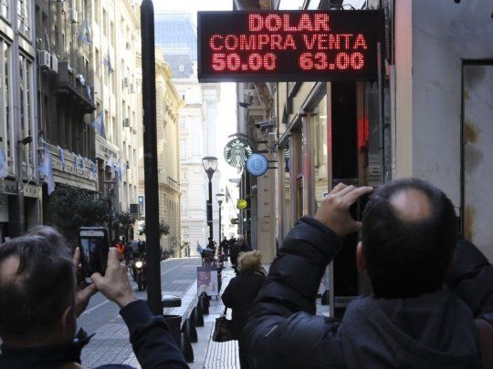 El dólar se dispara este lunes en la city según el promedio de Ámbito.