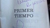Premio a la insistencia, puso el expresidente en la dedicatoria.&nbsp;