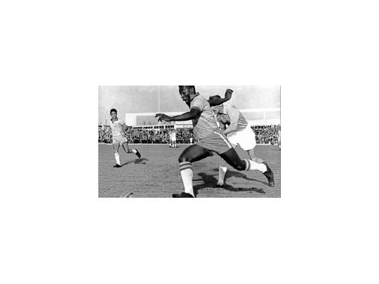 Un joven Pelé de 20 años, cuando ya deslumbraba al fútbol mundial.