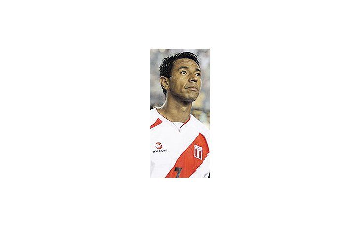ámbito.com | Nolberto«Ñol»Solanopuede llegara ser elcapitán deuna selecciónfantasma.
