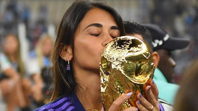 antonella roccuzzo copa del mundo.jpg