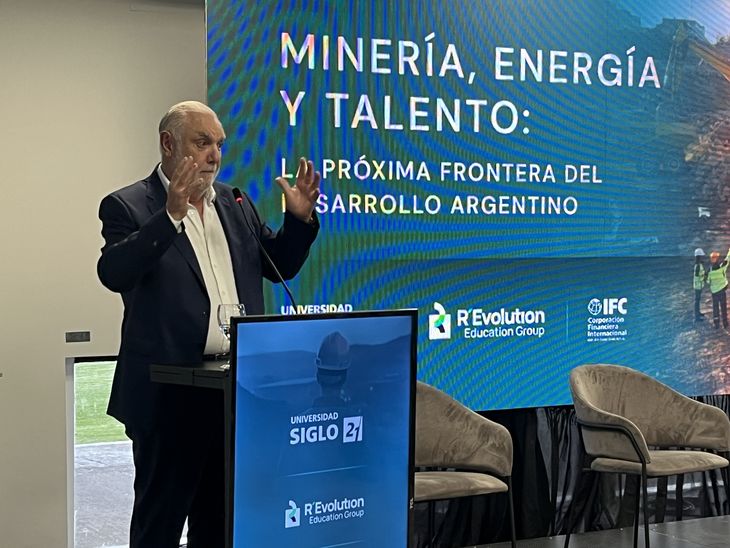Juan Carlos Rabbat, presidente y fundador de la Universidad Siglo 21 y referente del Grupo Revolution, planteó la necesidad de ampliar el financiamiento de la capacitación mediante un esquema articulado entre el sector público, las empresas y las instituciones educativas. Juan Carlos Rabbat, presidente y fundador de la Universidad Siglo 21 y referente del Grupo Revolution, planteó la necesidad de ampliar el financiamiento de la capacitación mediante un esquema articulado entre el sector público, las empresas y las instituciones educativas.