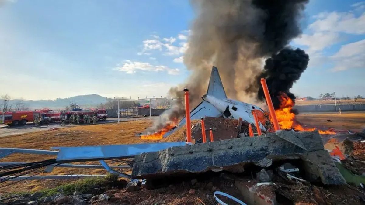 What is known about the crash of a Jeju Air plane that left 177 dead?