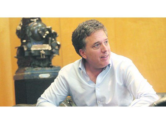 CONSEJO.  Nicolás Dujovne pidió en enero al sistema financiero que analicen alternativas para cambiar el impuesto al cheque. Propusieron un cargo a los depósitos sobre la base de mayor bancarización.