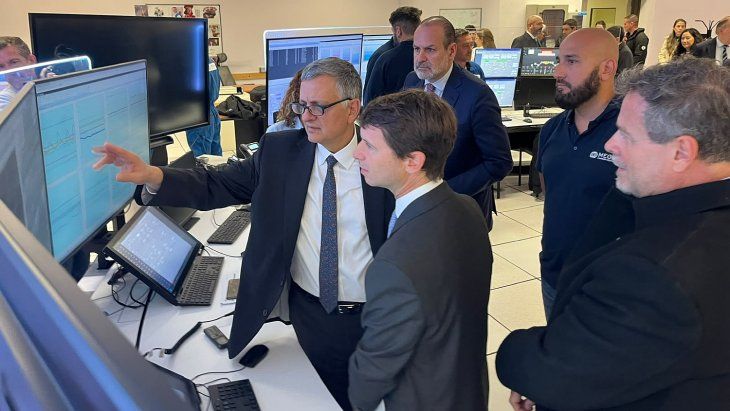 Horacio Mar&iacute;n le prometi&oacute; a Tom&aacute;s C&oacute;rdoba modernizar la Sala de Control de Compa&ntilde;&iacute;a MEGA en Bah&iacute;a Blanca e instalar all&iacute; un Real Intelligent Center, como los que se abrieron en la torre de YPF en Puerto Madero y en Vaca Muerta.