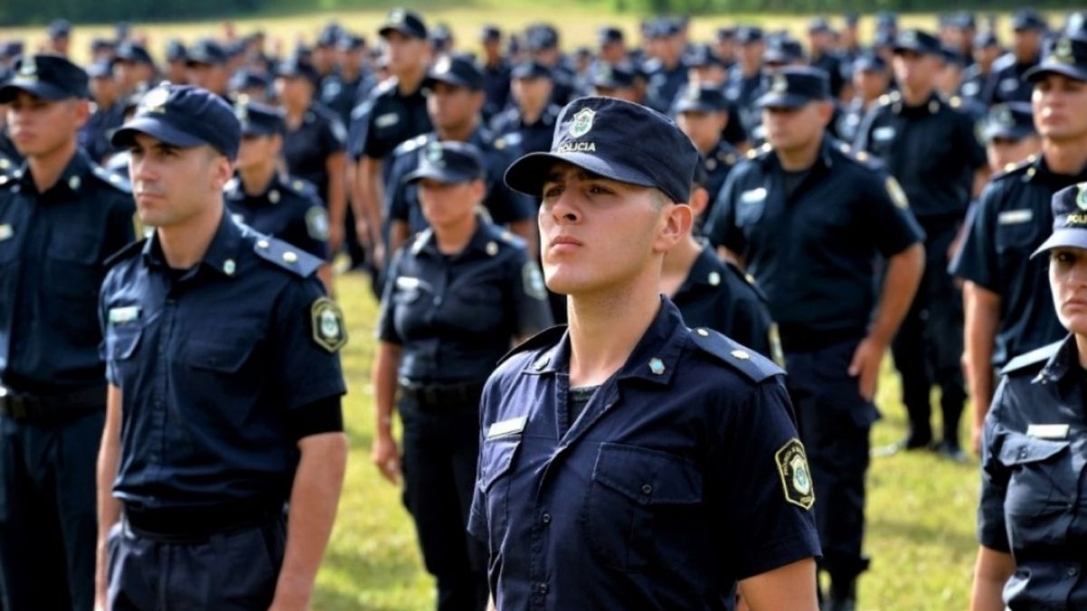 Buenos Aires Government disaffected 18 police officers for protest at a service station
