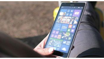 Locos por el celular: la mitad de los usuarios pasan 5 horas al día prendidos a su smartphone