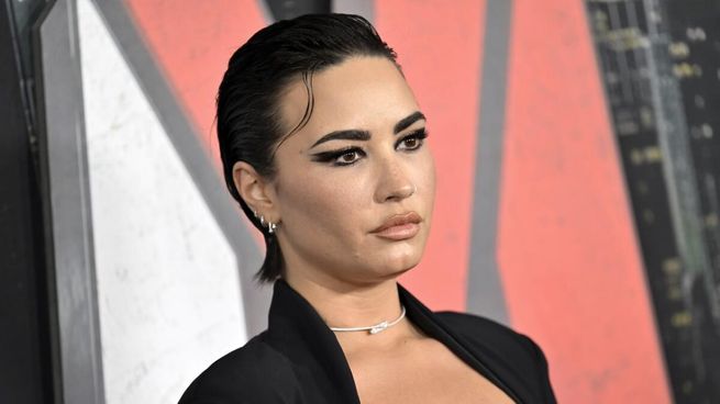 Demi Lovato es una cantante y actriz reconocida por su participación en diversos proyectos de Disney Channel.