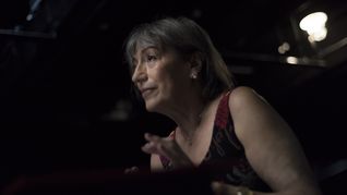 Bety Cambartes coescribió junto a Belén Pasqualini El camino menos transitado, y también la dirige.&nbsp;