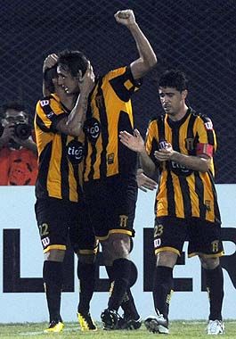 Guaraní abrió el marcador sobre el final del primer tiempo.
