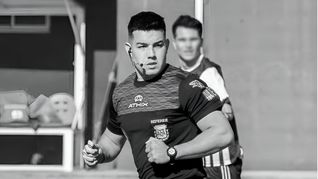 El accidente ocurrió sobre la Ruta Nacional 3, al norte de Santa Cruz, cuando la terna arbitral regresaba a La Pampa tras dirigir un partido en Río Gallegos. El accidente ocurrió sobre la Ruta Nacional 3, al norte de Santa Cruz, cuando la terna arbitral regresaba a La Pampa tras dirigir un partido en Río Gallegos.