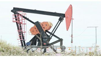 retracción. La evidencia la actividad petrolera, como consecuencia de la caída de los precios internaciones del crudo.