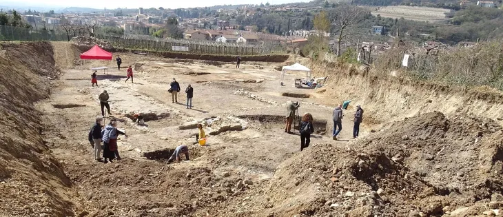 Al norte de Verona (Italia) se descubre en 2020 una villa romana de siglo III d. C. Al norte de Verona (Italia) se descubre en 2020 una villa romana de siglo III d. C.