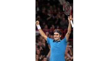 Los brazos arriba. Roger Federer no se cansa de ganar.