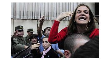 En agosto de 2009, Cecilia Pando amenzó de muerte al ya fallecido secretario de Derechos Humanos, Eduado Duhalde, durante la lectura de un veredicto contra represores.