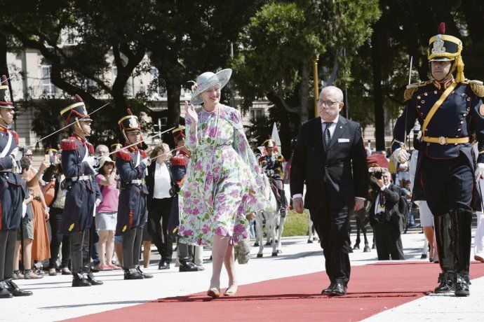 visita. La reina Margarita de Dinamarca llegó ayer a la Argentina, fue recibida por Mauricio Macri en la Casa Rosada y visitó también el Congreso.