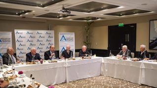 El jefe de Gabinete, Guillermo Francos  y los directivos de la Asociación Empresaria Argentina (AEA). 